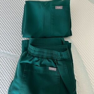 Hunter Green FIGS Set